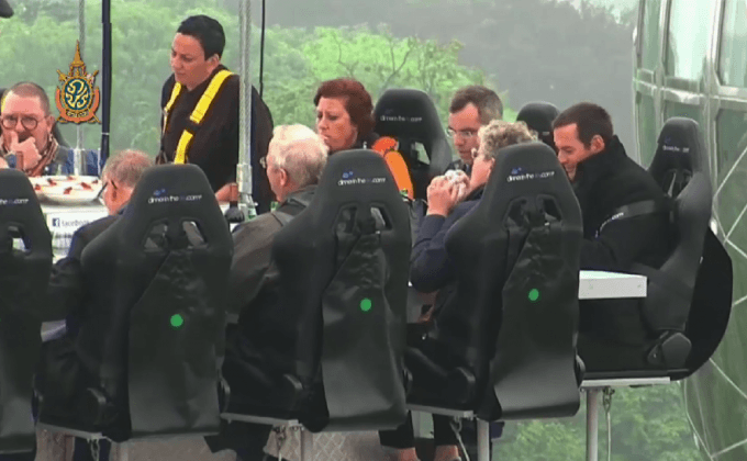 รับประทานอาหารลอยฟ้าในเบลเยียม