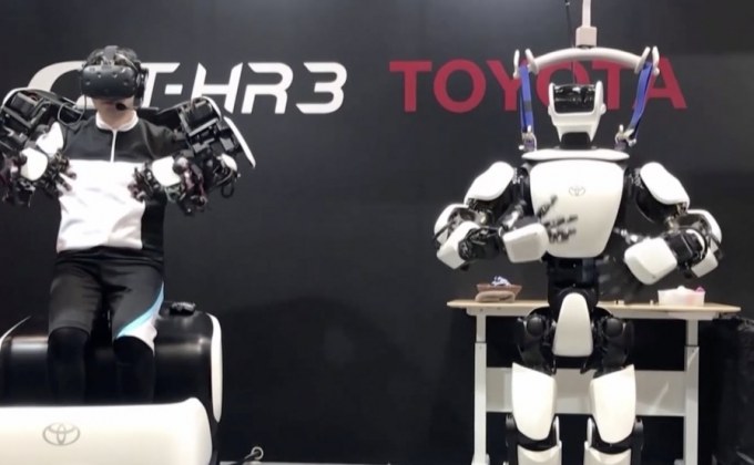 โตโยต้าเผยโฉมหุ่นยนต์ฮิวแมนนอยด์รุ่น