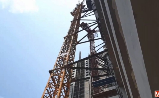 คนงานกัมพูชาตกตึกสูง 36 ชั้น คาดสลิงขาดกลางอากาศ 