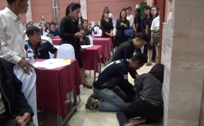 ข้าราชการหมดสติ เสียชีวิตหลังกล่าวรายงาน