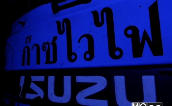 รถก๊าซแอลพีจีเสียหลักพลิกตะแคง จ.นครพนม