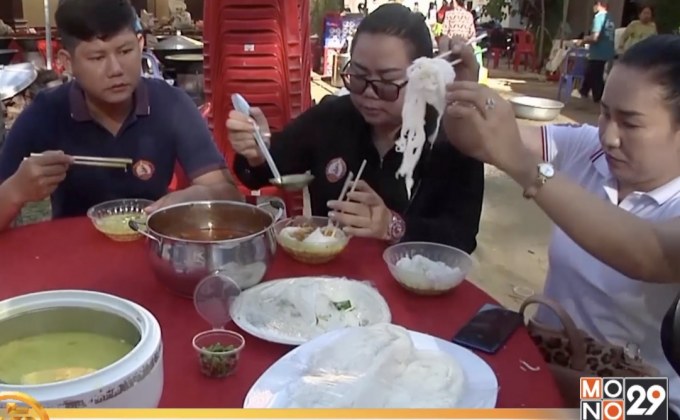 รัฐบาล-ฝ่ายค้านกัมพูชาใช้ “ขนมจีน” ต่อสู้ทางการเมือง