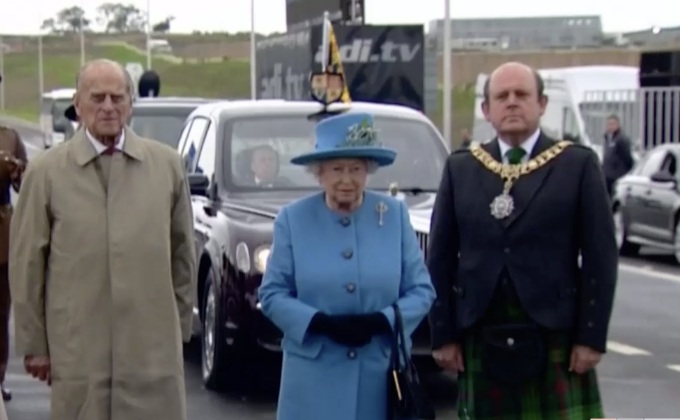 ควีนอังกฤษเสด็จฯ เปิดสะพานในสกอตแลนด์