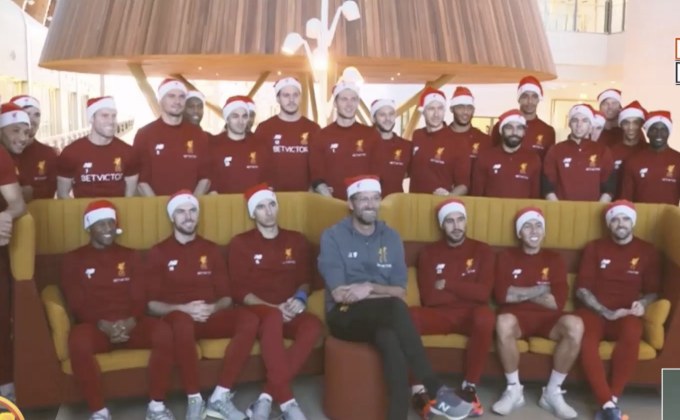 นักเตะลิเวอร์พูลมอบของขวัญคริสต์มาสให้ผู้ป่วยเด็ก