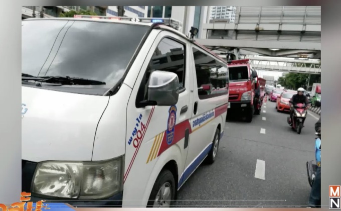 รถ 6 ล้อชนคานเหล็กกั้นความสูงเจ็บ 1 คน