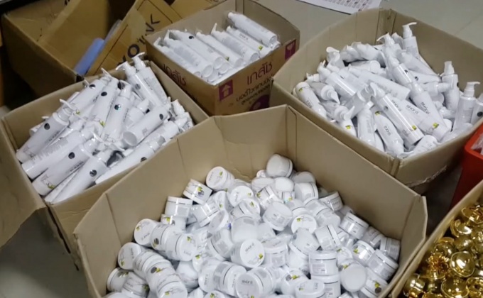 บุกจับโรงงานผลิตเครื่องสำอางปลอม จ.สงขลา