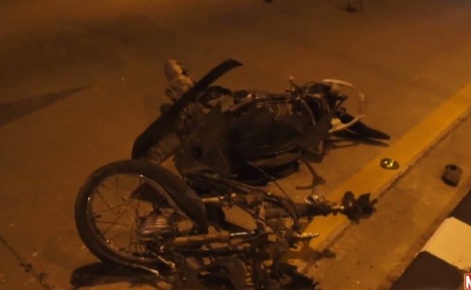 รถจักรยานยนต์พุ่งชนกระบะเสียชิวิต 2