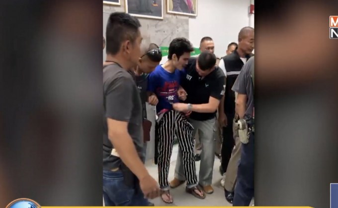 รปภ.ควงปืน-ระเบิดปลอม ปล้นแบงค์ อ้างติดหนี้