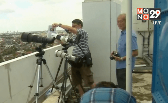 นักท่องเที่ยวแห่ชมสุริยุปราคาที่อินโดฯ