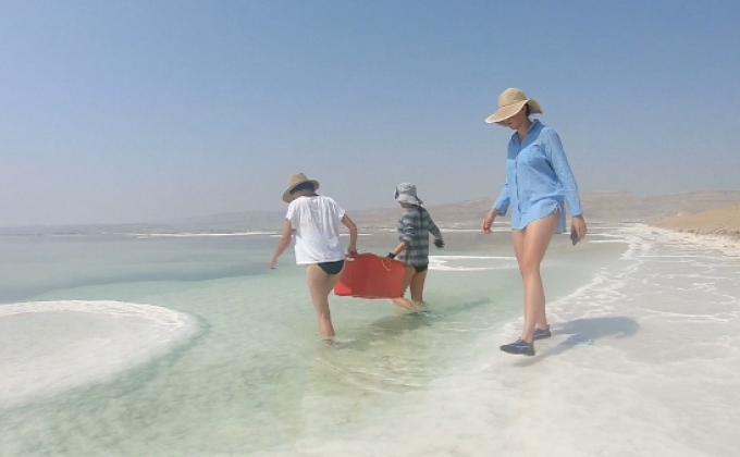 ​ประติมากรรมผลึกเกลือจากทะเลสาบเดดซี