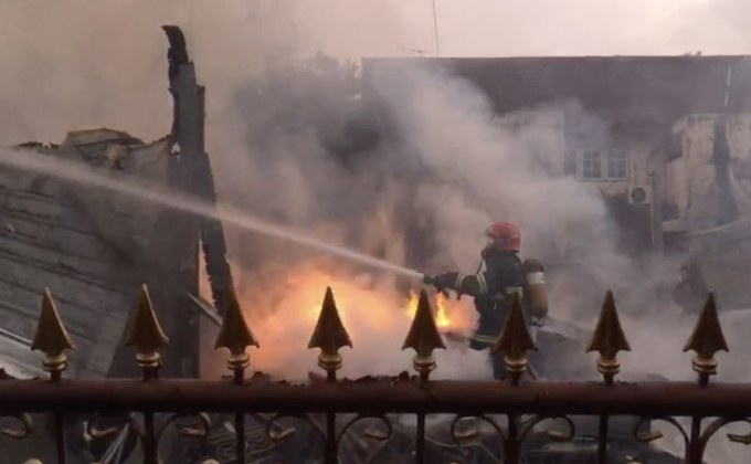 ไฟไหม้บ้านในซอยสุขุมวิท 61 ดับ 2 ราย