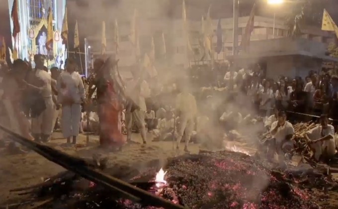 นทท.ล้นหลามแห่ชมพิธีลุยไฟ จ.ตรัง