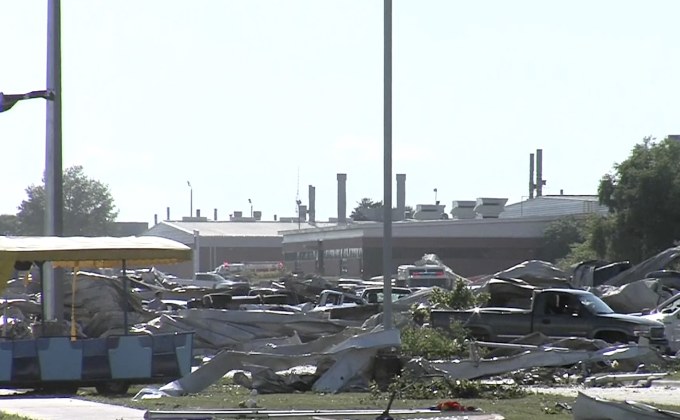 ทอร์นาโดพัดเข้าถล่มเมืองในรัฐไอโอวาของสหรัฐฯ