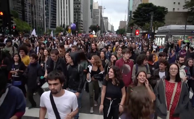 ชาวบราซิลรวมตัวประท้วงเรื่องรัฐบาลตัดงบการศึกษา