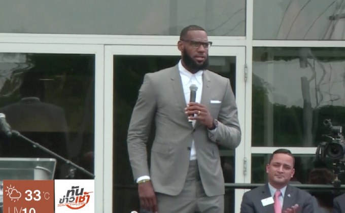 “คิงเจมส์” เปิดโรงเรียนเพื่อเด็กในบ้านเกิด