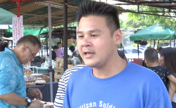 บรรยากาศตลาดร่มเหลืองวันสุดท้ายคึกคัก