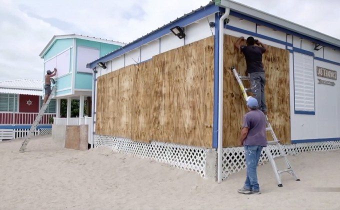 เปอร์โตริโกเตรียมรับพายุโดเรียน