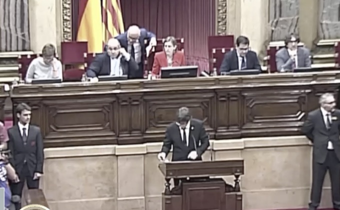 ผู้นำกาตาลุญญาชะลอประกาศเอกราช