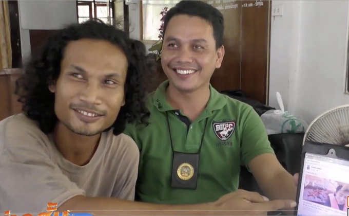 ปรับ 500 บาทหนุ่มจับปลาดาวให้ถ่ายรูป