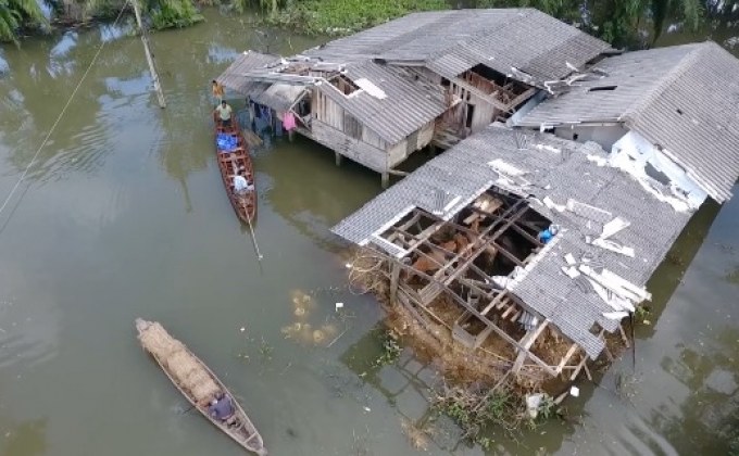 น้ำท่วมขังใน จ.นครศรีฯ เริ่มเน่าเสีย