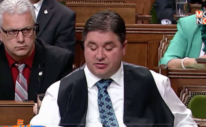 นักการเมืองแคนาดาลาออก 2 คนติด