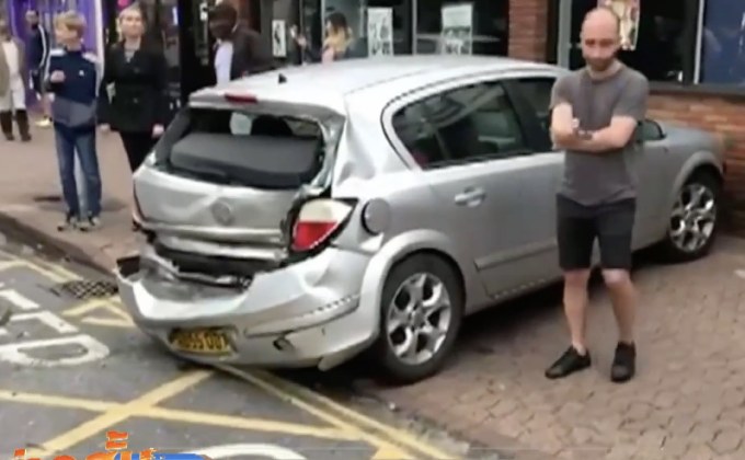 อุบัติเหตุรถยนต์ชนกันกว่า 20 คันในอังกฤษ