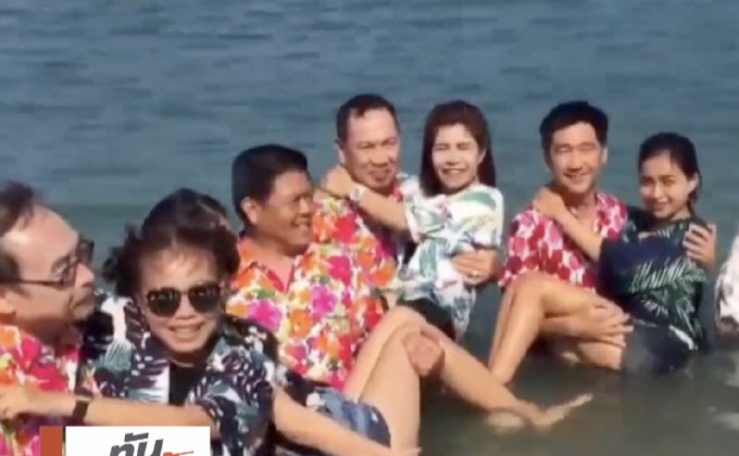 ประเพณีอุ้มสาวลงน้ำ หนึ่งเดียวในโลก