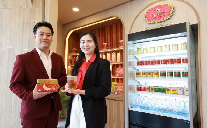 แบรนด์รังนกแท้ x ชาตรามือ ส่ง “ชาอู่หลงหอมหมื่นลี้รังนกแท้” ต้อนรับตรุษจีน เจาะกลุ่มนักท่องเที่ยวจีน ชูจุดเด่น เครื่องดื่มเพื่อสุขภาพ รสกลมกล่อมหอมละมุน อร่อยสดชื่น