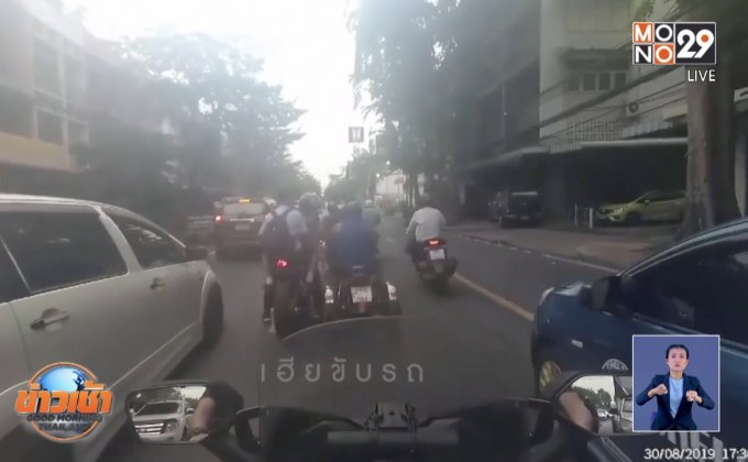 หนุ่ม จยย. หัวร้อน ทำร้ายลุงพิการกลางถนน