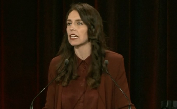 นายกฯนิวซีแลนด์กลับไปทำงาน หลังลาคลอด