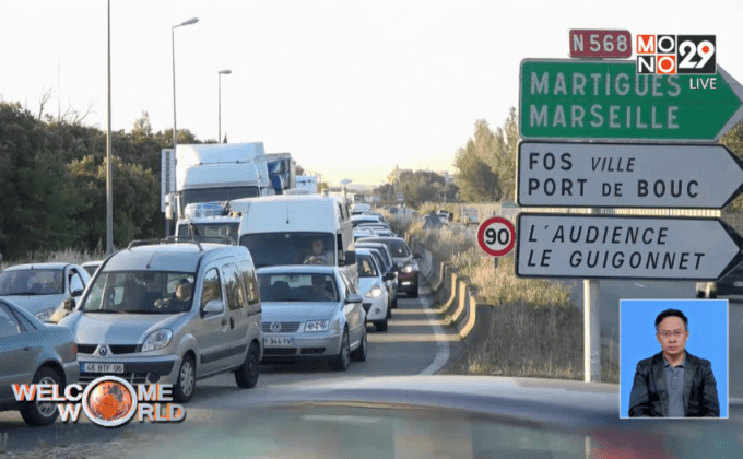 จอดรถบรรทุกปิดถนนประท้วงในฝรั่งเศส