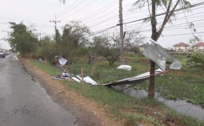 พายุพัดถล่มป้ายหาเสียงเสียหายกว่า 100 ป้าย
