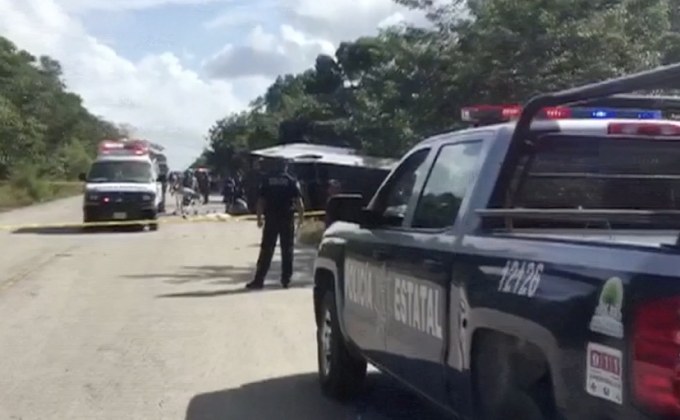 รถบัสนักท่องเที่ยวพลิกคว่ำในเม็กซิโก ดับ 12