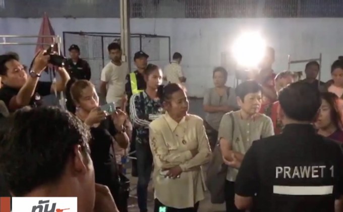 แจ้งจับ 70 ผู้ค้า ฝ่าฝืนตั้งแผงข้างบ้านป้าทุบรถ