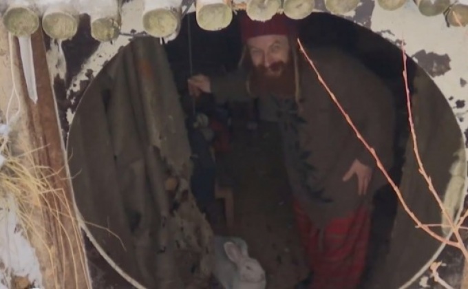 ชายรัสเซียผู้ใช้ชีวิตเหมือน “ฮอบบิท”