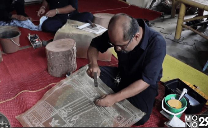 แกะสลักรูปหนังตะลุงพระราชกรณียกิจ