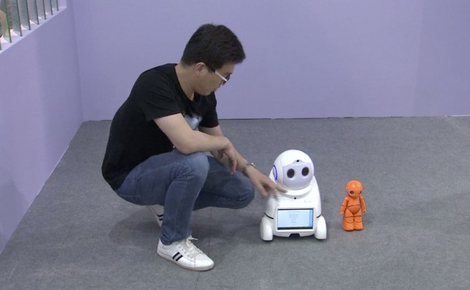 นิทรรศการหุ่นยนต์ในจีน