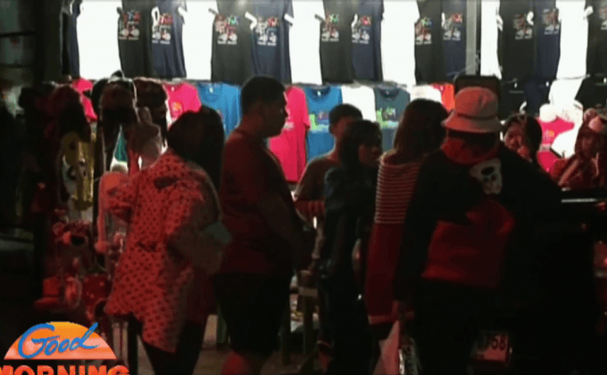 นักท่องเที่ยวขึ้นไปสัมผัสลมหนาวภูชี้ฟ้า