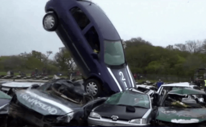 แข่งรถกระโดดไกลในอังกฤษ