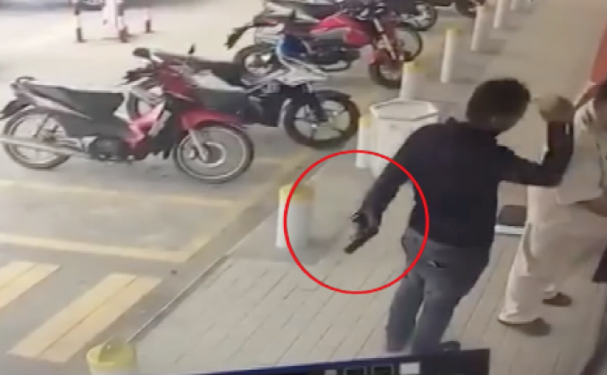 ให้ออกจากราชการชั่วคราว ตร.กร่างชักปืนขู่ชาวบ้าน