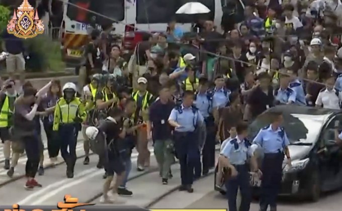 เดินขบวนเรียกร้องให้ผู้นำฮ่องกงลาออก