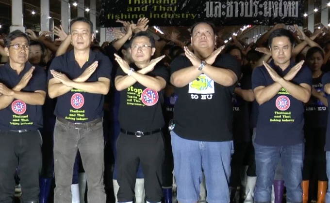 ชาวประมงแต่งเสื้อดำ ประท้วง ‘อียู’ แทรกแซงไทย