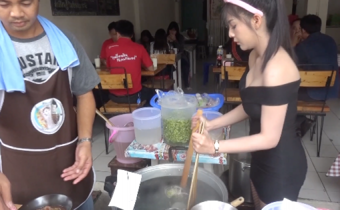 แม่ค้าก๋วยเตี๋ยวสุดแซ่บ จ.เชียงใหม่