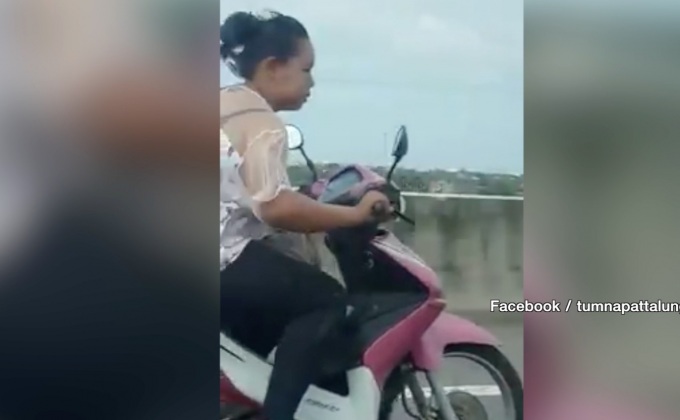 แชร์สนั่น สาวซิ่งมอเตอร์ไซค์ขึ้นทางด่วนหนี ตร.