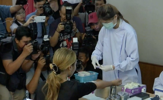 “น้องนุ๊ก” ยิ้มทั้งน้ำตา หลังผลตรวจเลือดไม่ติดเชื้อ “เอชไอวี”