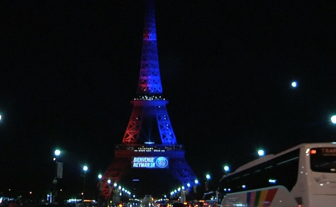 หอไอเฟลประดับไฟต้อนรับดาวเตะชาวบราซิล