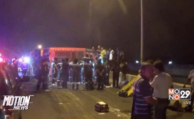 รถทัวร์คว่ำเสียชีวิต 4 บาดเจ็บ 18 ที่ จ.อ่างทอง