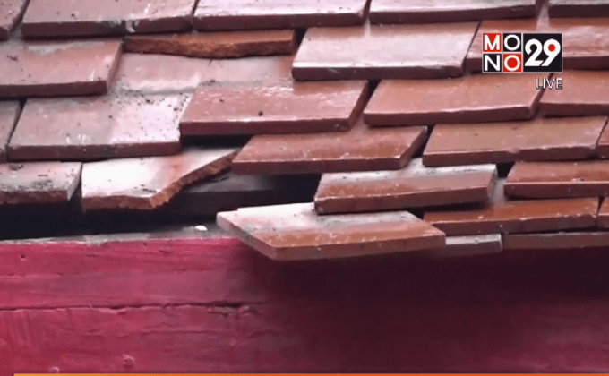 พะเยาหนาวจัด กระเบื้องหลังคาวิหารหล่นเป็นแนวยาว