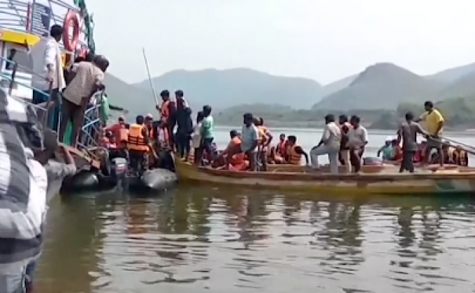 ​เรือล่มในอินเดีย ตาย 4 สูญหาย 40