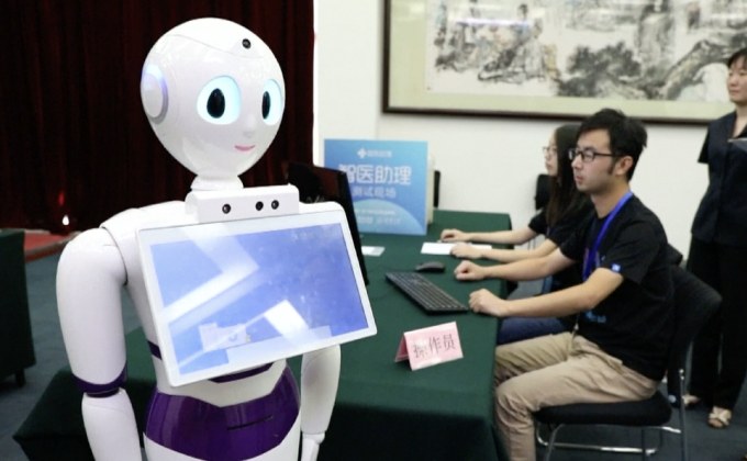 หุ่นยนต์จีนผ่านการสอบใบอนุญาตการแพทย์